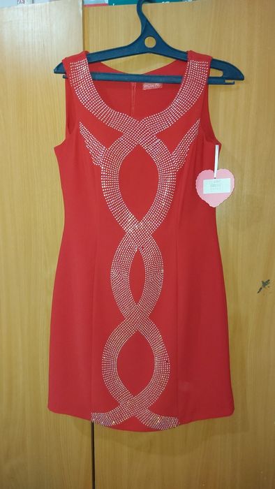 Платье  красное,новое.