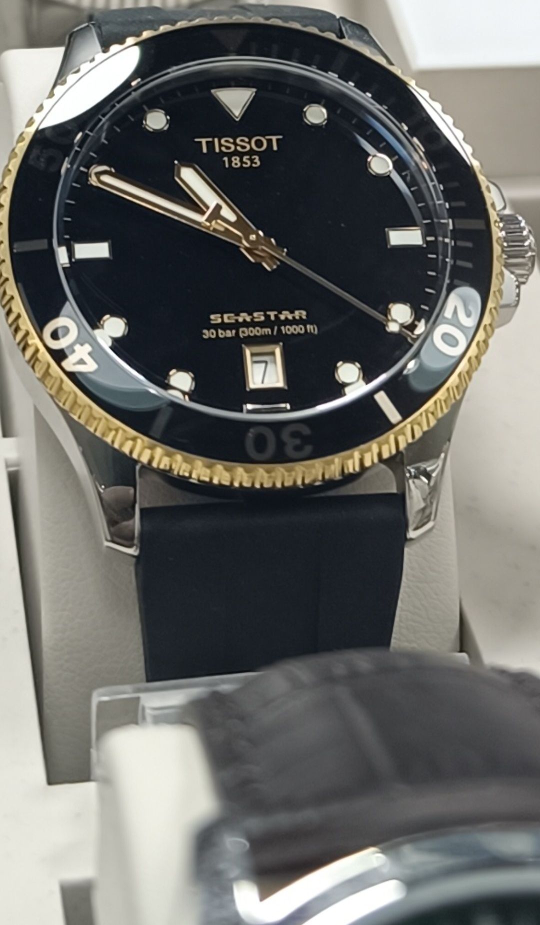 Хит  цена Часовник Tissot SEASTAR 1000