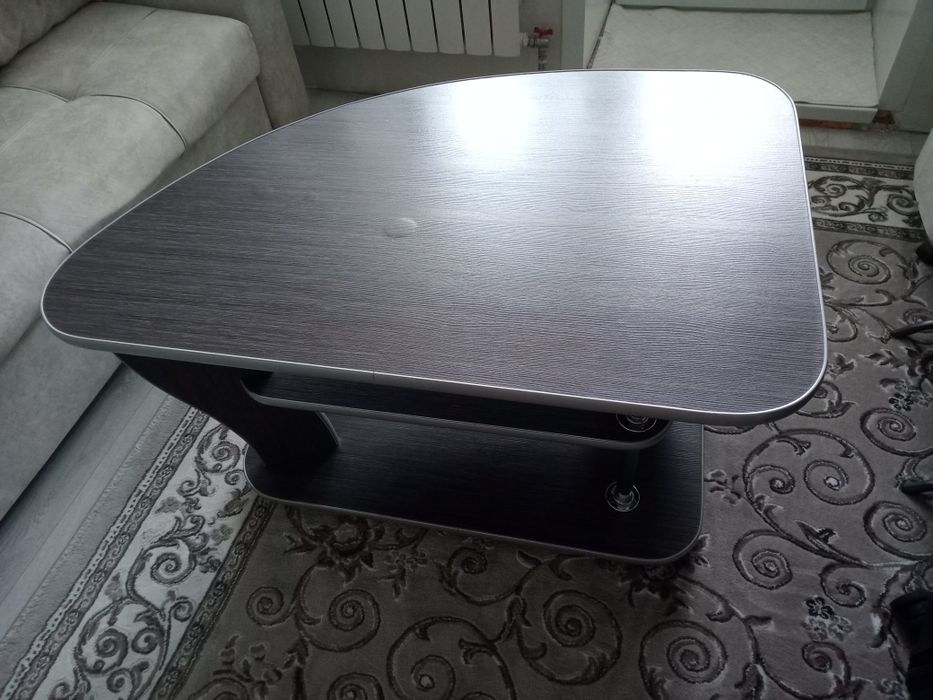 Продам столик журнальный