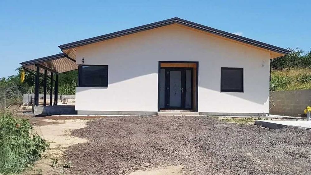 Vand case pe structura metalica