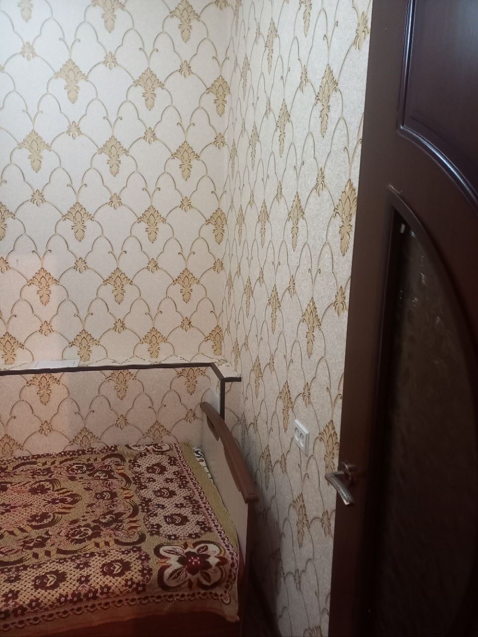 Продается квартира 1 в 2 комнатную на Чиланзаре 17 кв.      1/4/4