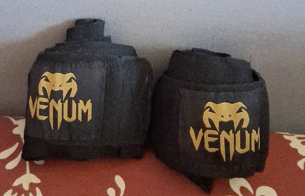 Боксови ръкавици ,,Venum"+подарък