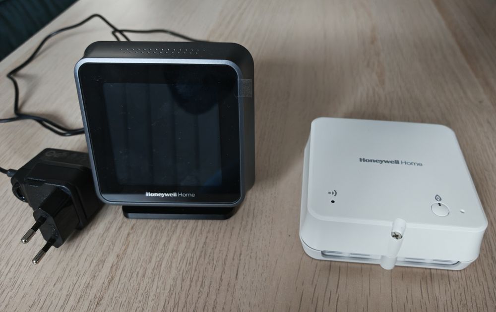 Termostat Honeywell T6R – ca nou, folosit 2 zile, complet în cutie