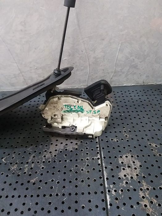 Broasca usa stanga spate seat toledo 4 kg3 5e0839015