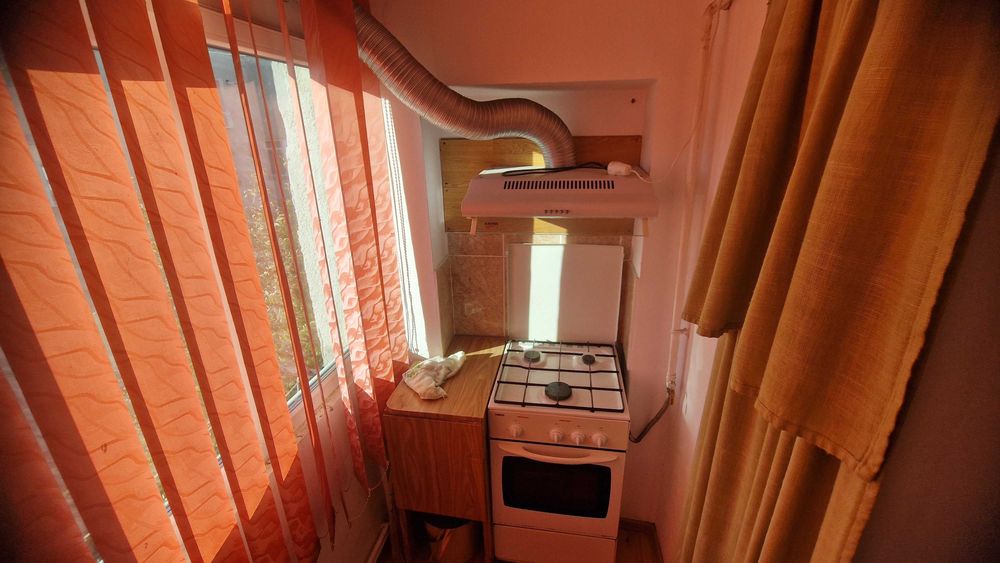 Vand apartament 3 camere, 68 mp, et. 4, decomandat, acoperis!!!