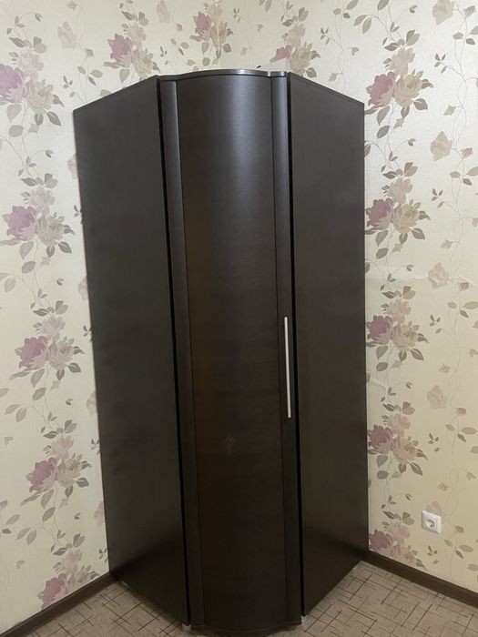 Шкаф отличного качество в қикарном состоянии