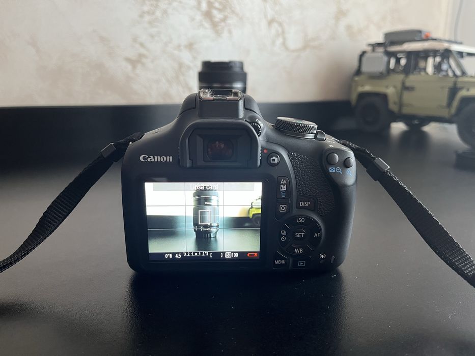 Aparat foto DSLR Canon EOS 2000D+obiectiv 55-250mm