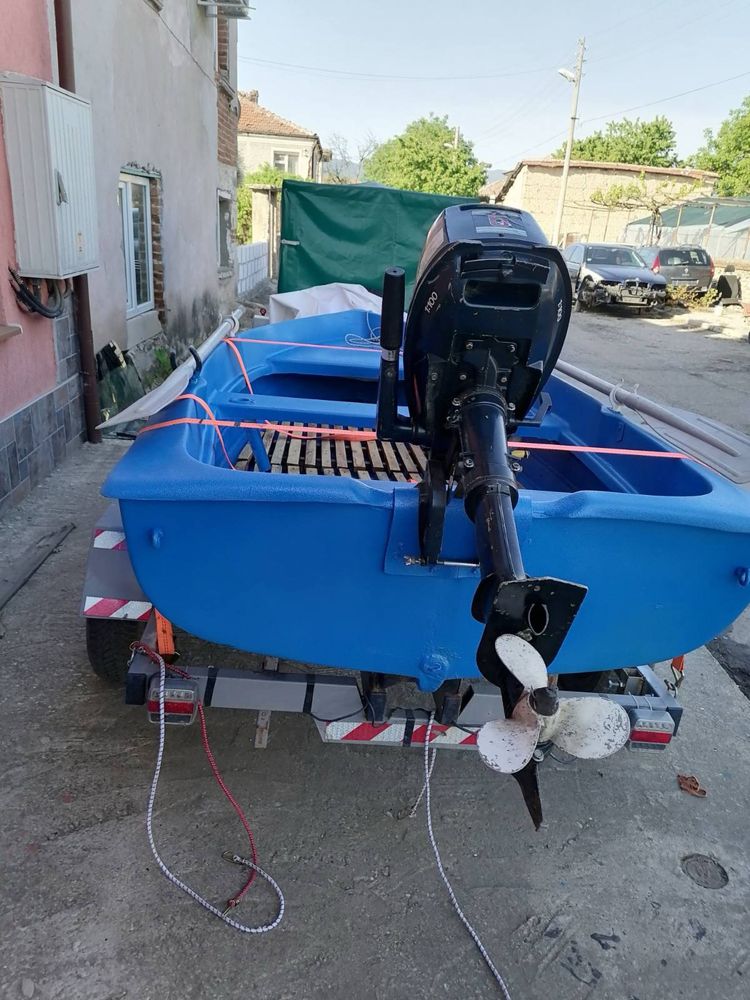 Пластмасова лодка 2м/1.35м