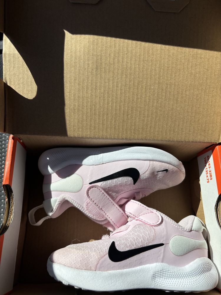 Обувки Nike Revolution 22 размер