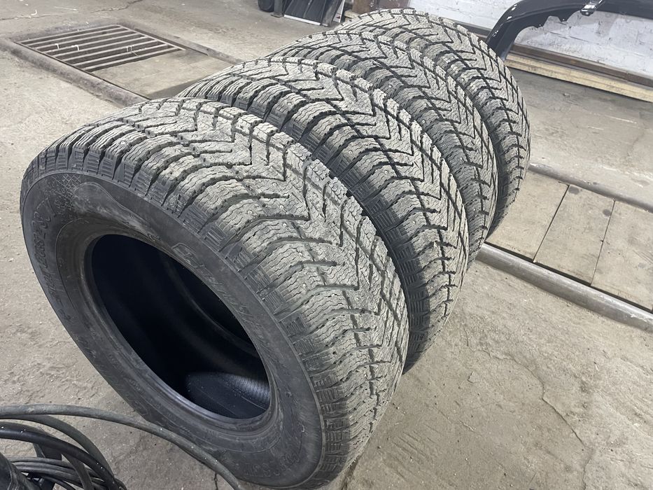Продам зимний комплект R17
