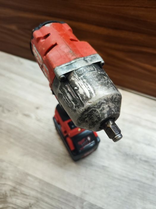 Pistol de impact Milwaukee 2100 Nm desfacere 9 amperi