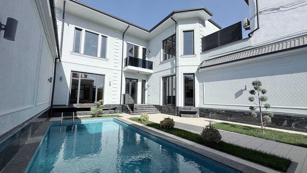 ПРОДАЕТСЯ ДОМ на Центр Луначарский 5,5 Соток 8 Комната