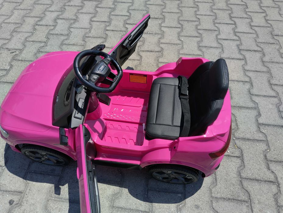 AUDI Акумулаторен джип SQ8 e-tron мет. Розов