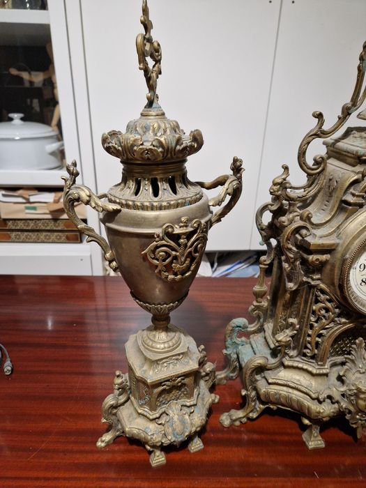 Антикварен каминен часовник с 2 вази - канделабри / Каминен гарнитур