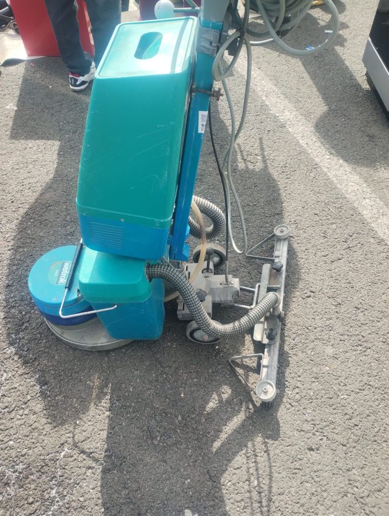 Mașina spălat/șlefuit pavele