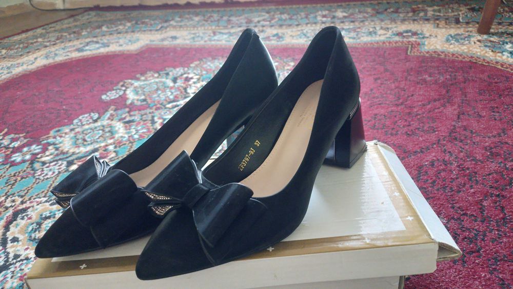 Ayollar tuflisi sotiladi