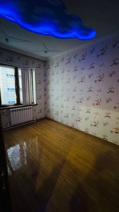 3 xonali kvartira sotiladi