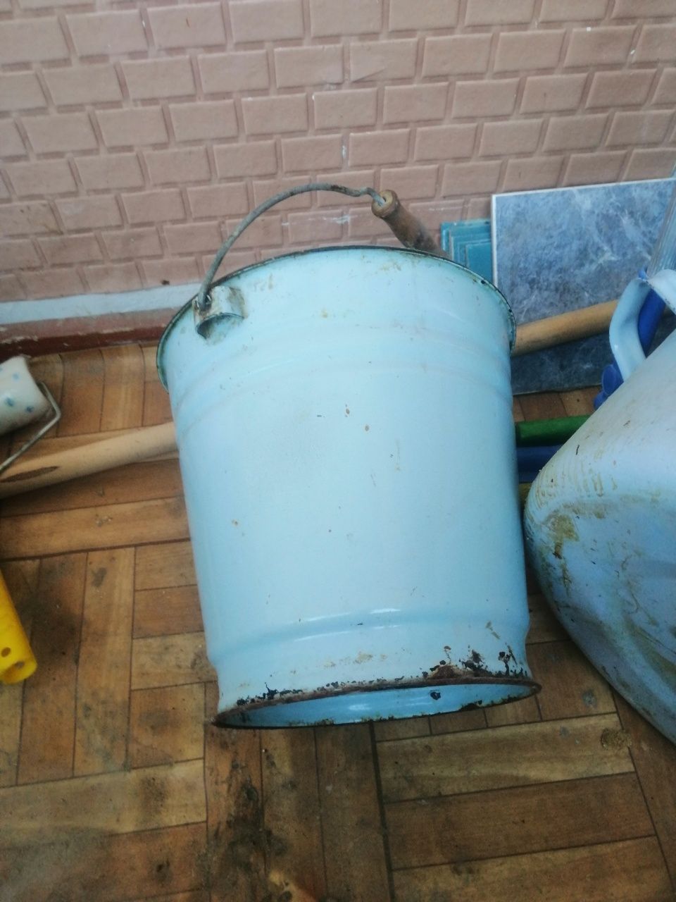 Эмаль кастрюли и ведра
