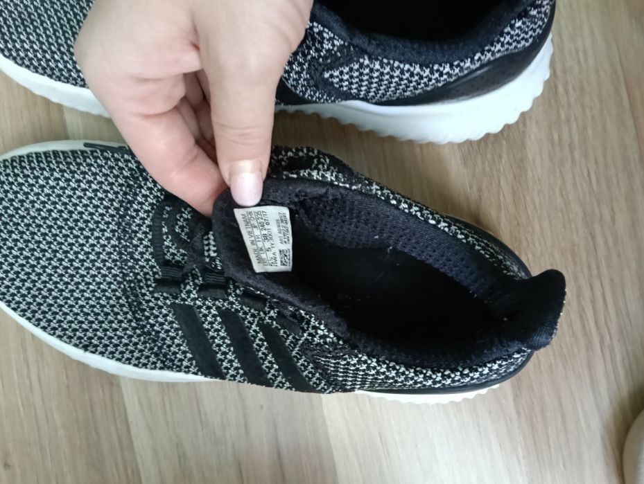 Vând adidași Adidas