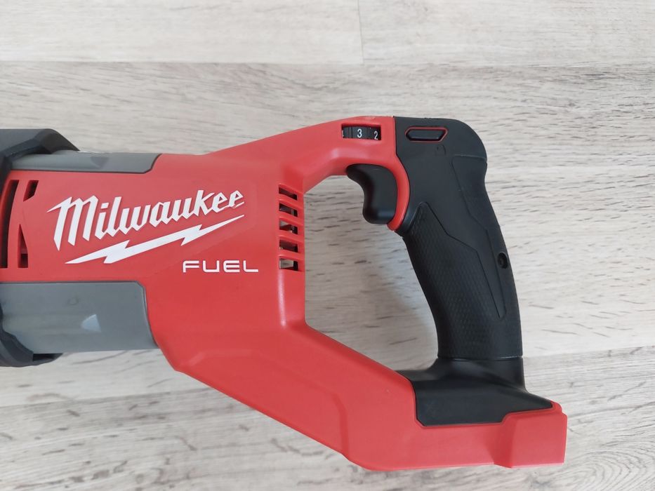 Fierastrau sabie milwaukee cu variator turatie M18 FSX, stare noua