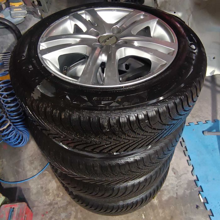 Тойота Ярис джанти с гуми 175/65/15 Кумхо всесезонни