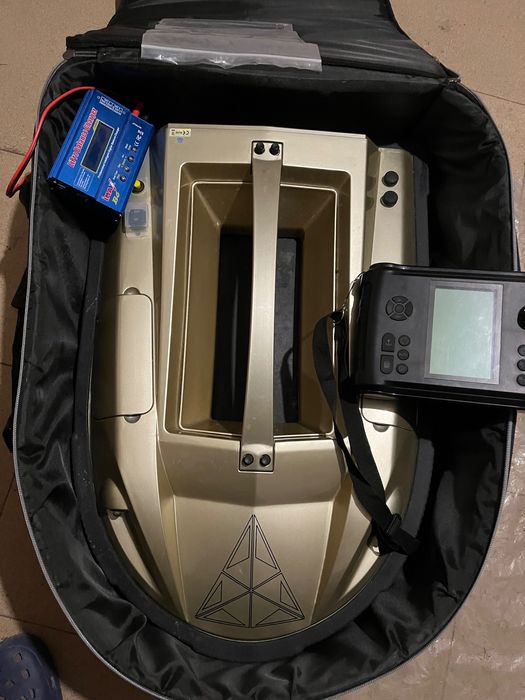 Лодка за захранка призма