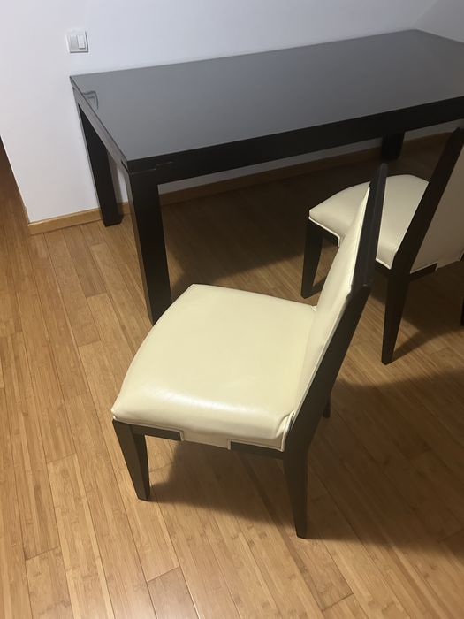 Masa si scaune din lemn masiv