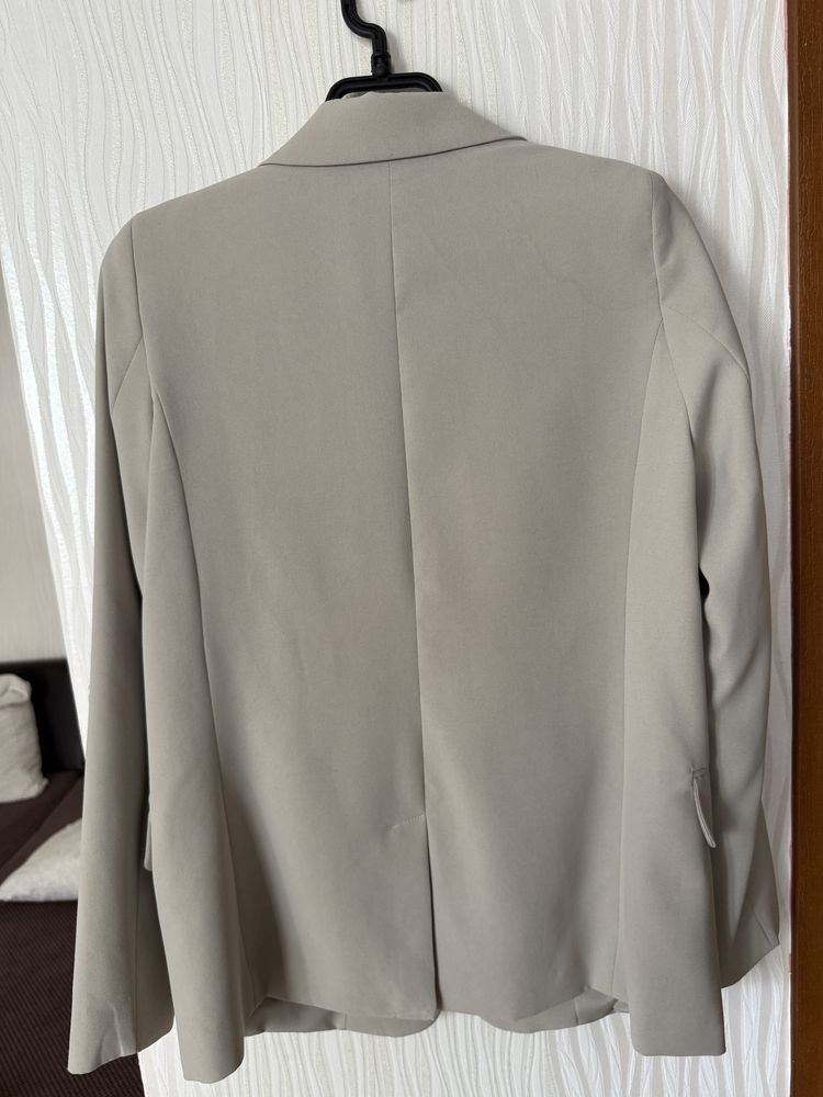Бежов блейзър Pull&Bear