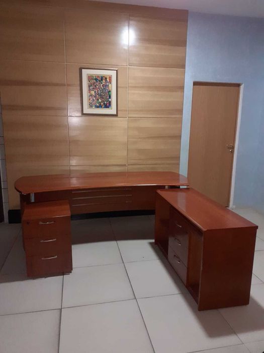 Срочно !!! Офисная Мебель - стол - кресло  - шкаф