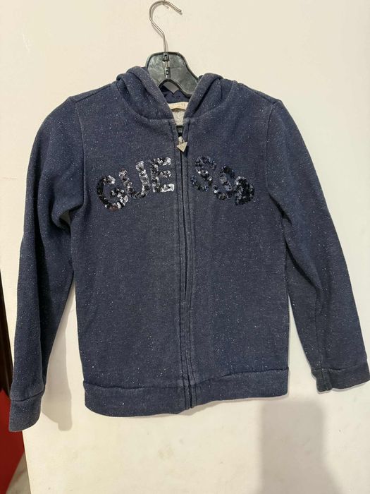 Суичър на марката GUESS