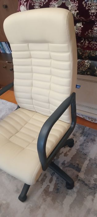 Продаётся офисное кресло