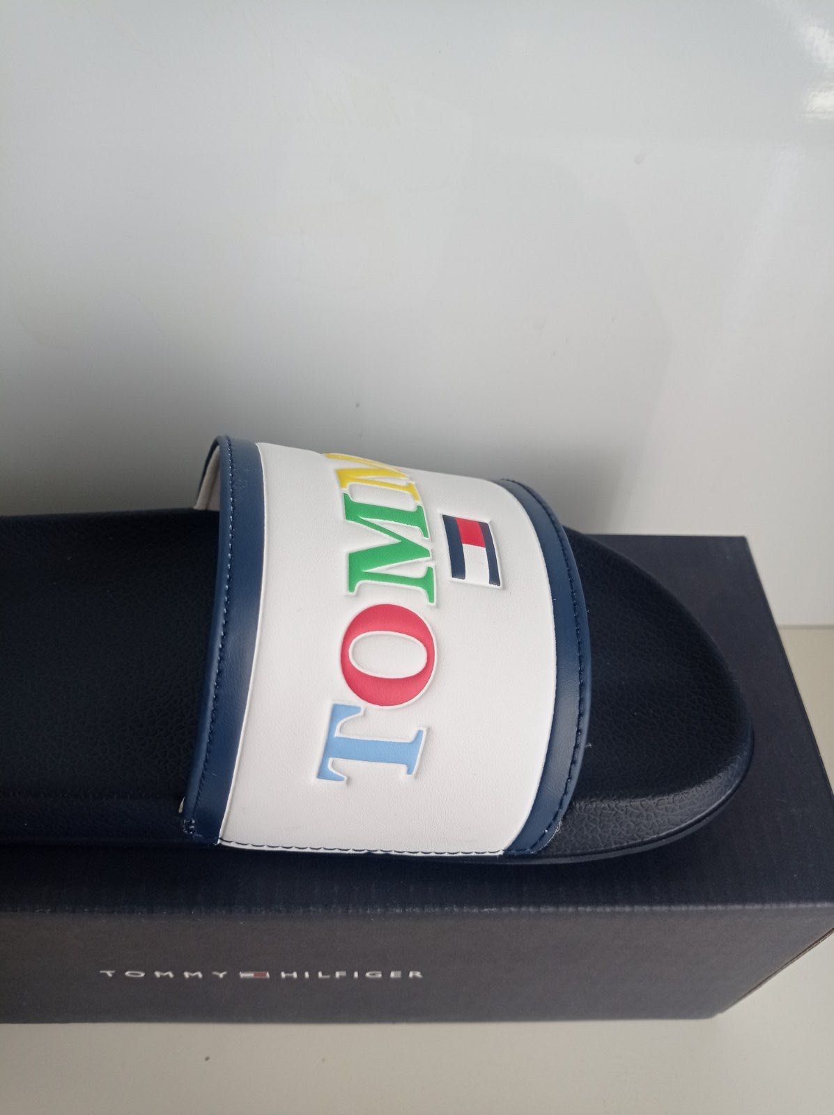 Чехли Tommy Hilfiger