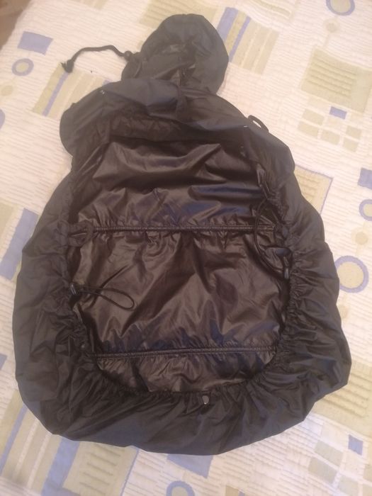 Дъждобран да кенгуру да носене на бебе