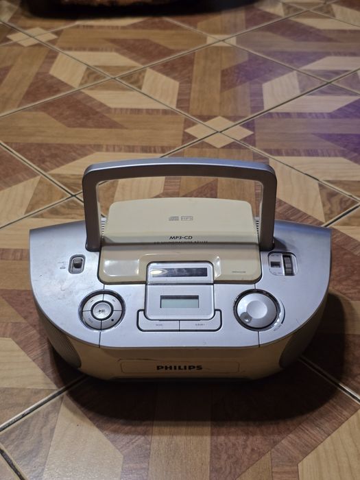 Радио, касетофон за части