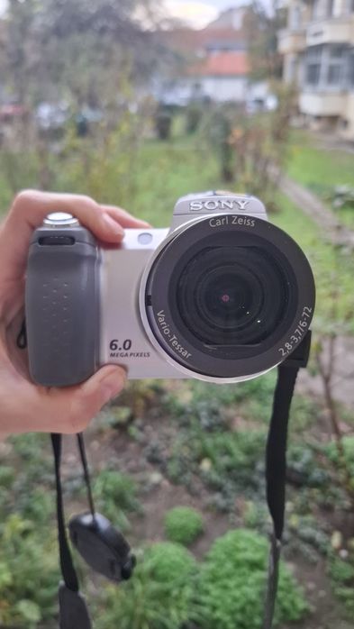 Компактен дигитален фотоапарат SONY DSC-H2