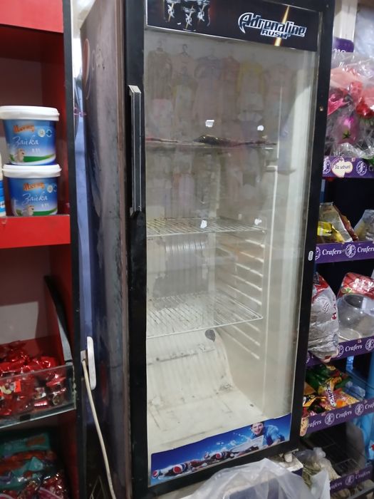 Холодильник  сотилади