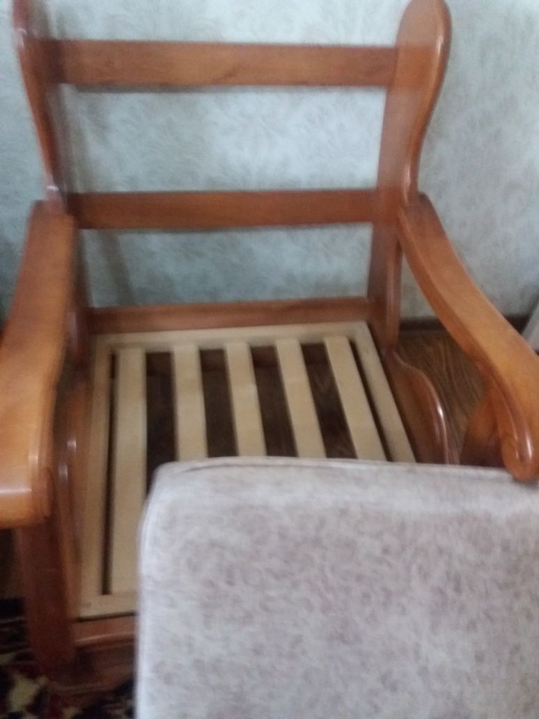 Диван и два кресла,качественные, деревянные, удобные, легкие!