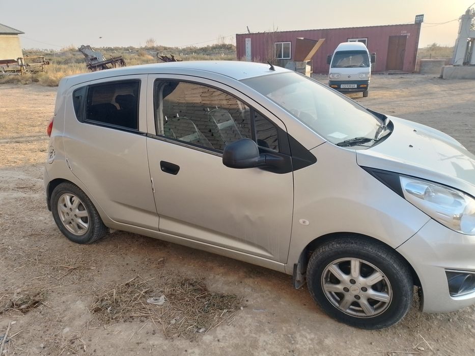 Spark 2013 kraska bor 20  30% holat yaxshi prabek213600