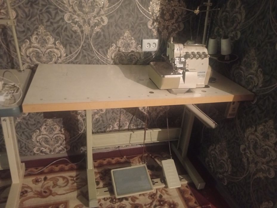 Tikuv moshina averlok