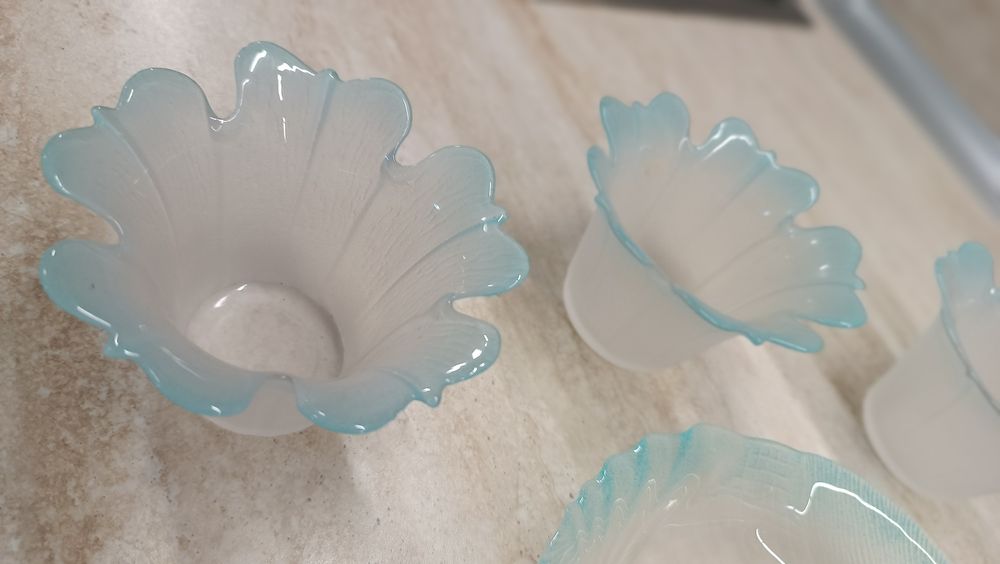 Десертен сервиз 4 купички ,2 чинийки муранско цветно стъкло