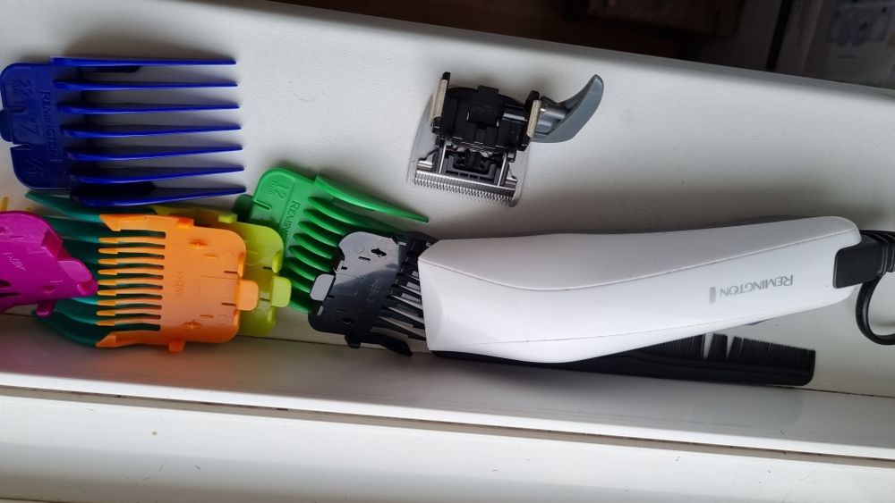 Mașina de tuns Remington -Defecta-