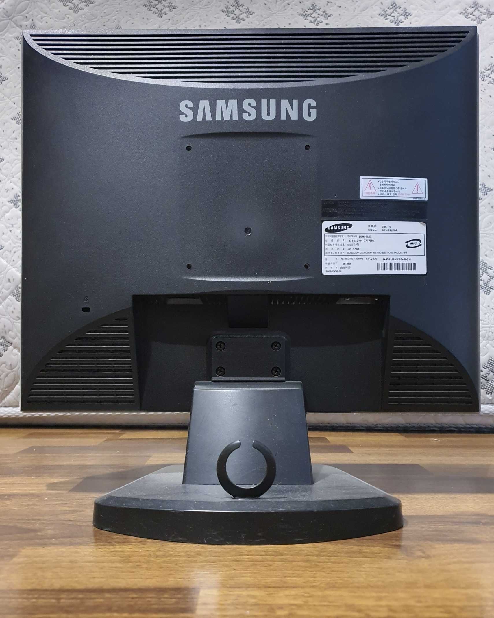 Монитор Samsung Samtron 93s (Made in Korea) PVA матрица.