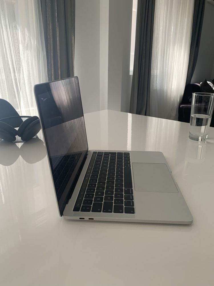 Macbook Pro 13 inch 2019г