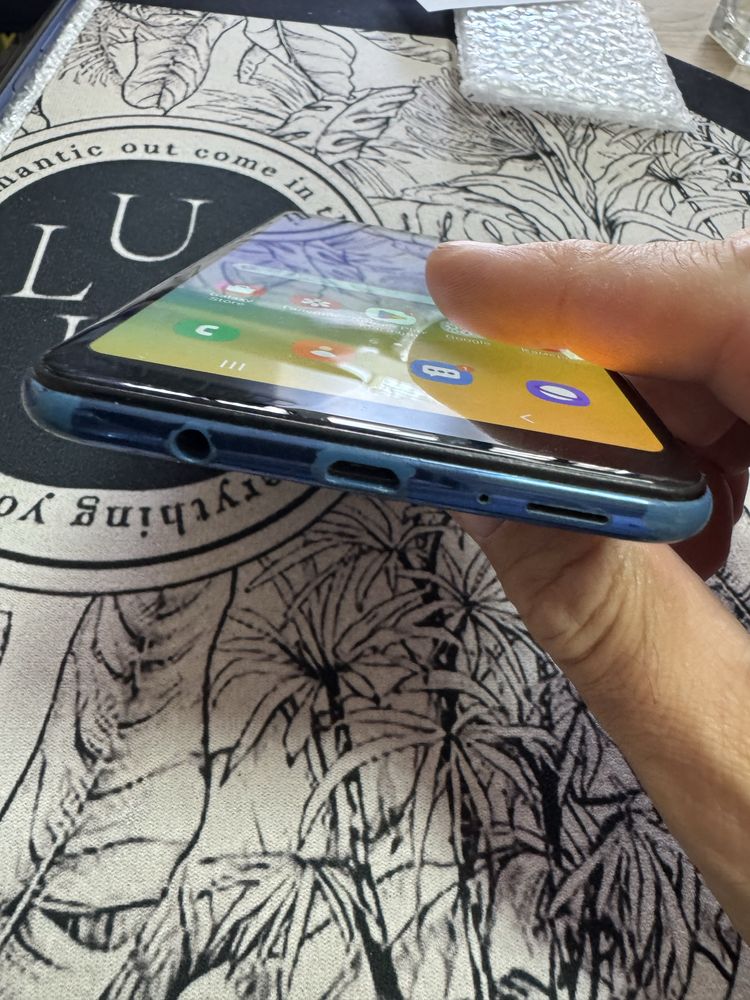 Samsung Galaxy A7 (2018) 4/64gb - отличен