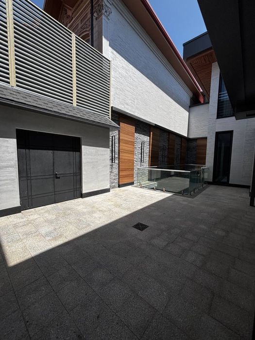 Евродом на Ракатбоши 3,5 соток 6 комнат 370 м²