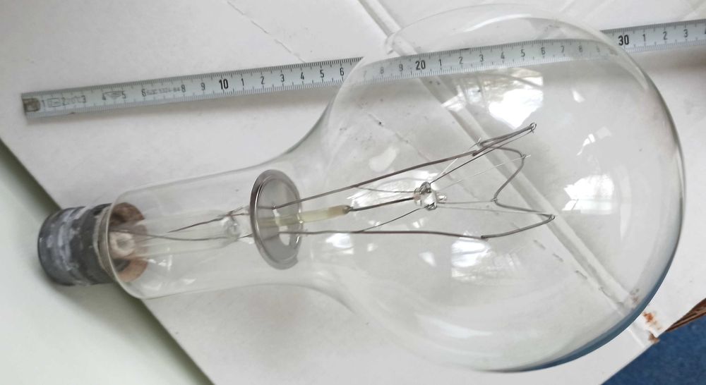 Голяма стъклена лампа - 1000 вата - 15 €вро