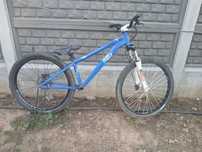 Bicicletă dirt jump