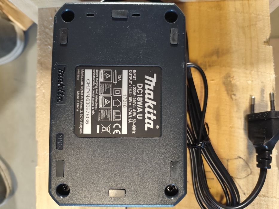 Vând încărcător nou acumulator Makita