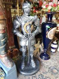 Статуя на рицар с меч!