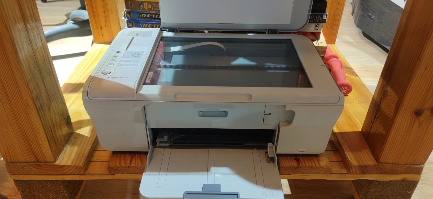 Принтер hp Deskjet F4213 All-in-One 3в1 цветной сканер